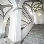 Tribunali Suite 181